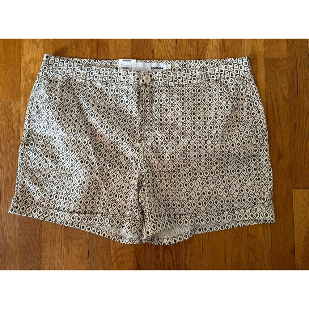 NWT Sonoma Womens Size 18W Mid Rise Shorts Green Brown White Geo Print